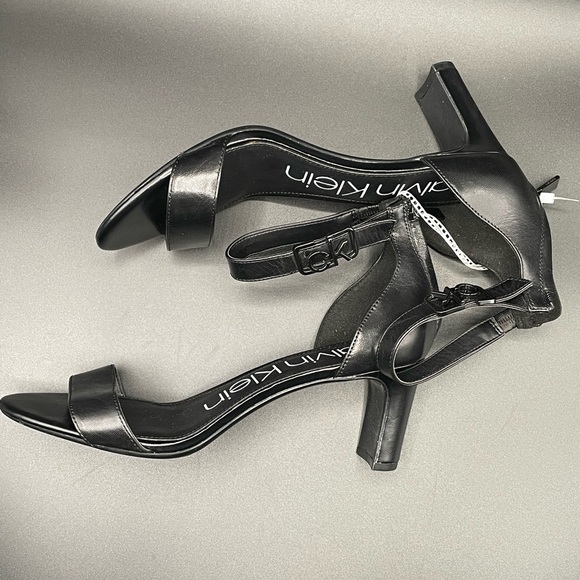 NEW PRICE!! NWOT Calvin Klein Black Sandals with Square Heels Size 9.5 - Picture 4 of 4